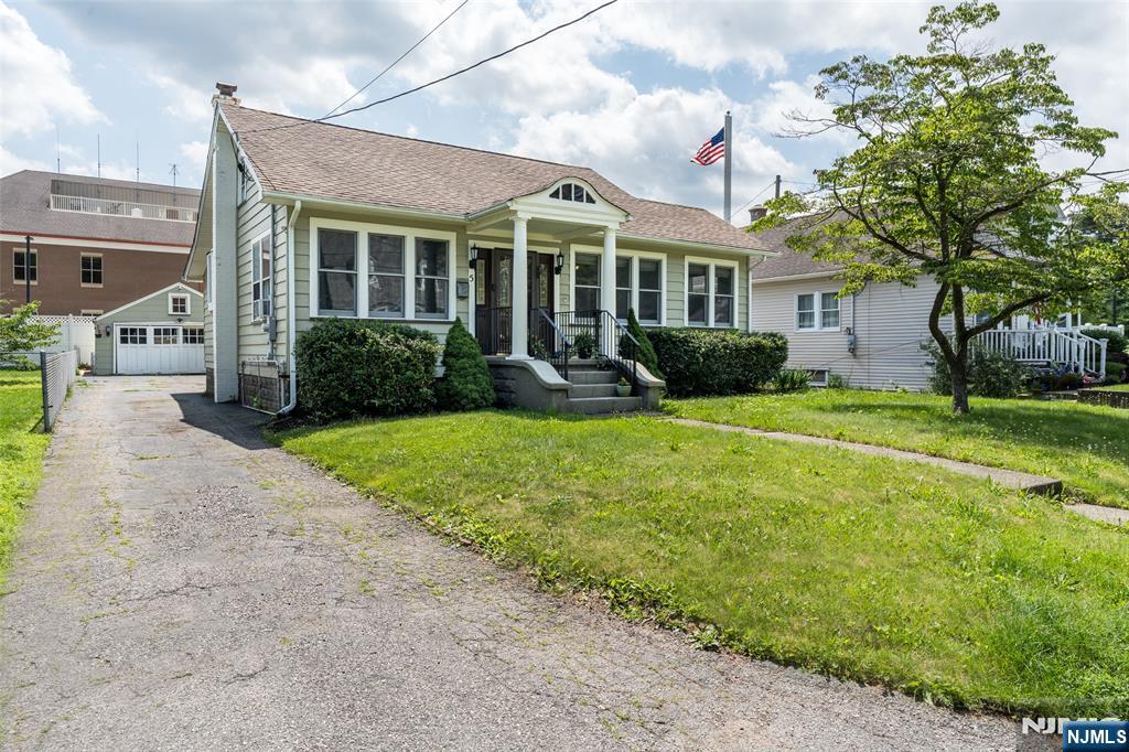 5 Rhinesmith Avenue