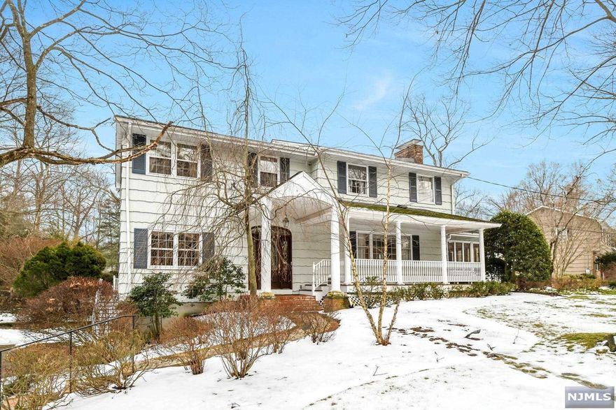 WELCOME HOME TO SAN JACINTO ESTATES! A MOST DESIRED INTERIOR NEIGHBORHOOD IN ALLENDALE! 4 BR 2.5 BATHS, BRIGHT SPACIOUS COLONIAL SITS BEAUTIFULLY ON NEARLY AN ACRE OF PRIVATE PROPERTY!