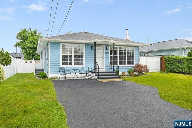 Point Pleasant, New Jersey 08742, United States, 4 Bedrooms Bedrooms, ,1 BathroomBathrooms,Residential,Pending,51571