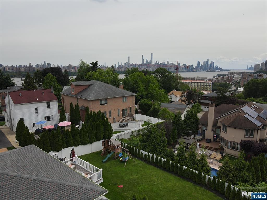 384 Highland Avenue, Cliffside Park, New Jersey - 2 Bedrooms  
2 Bathrooms  
6 Rooms - 