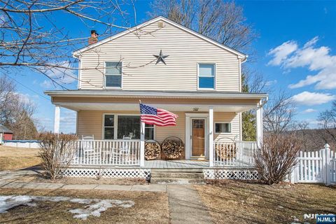 MLS: 25007283