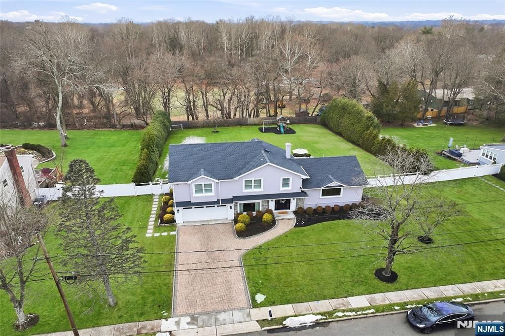 Photo of 231 Birchwood Road, Old Tappan, NJ 07675 (MLS # 26001114)