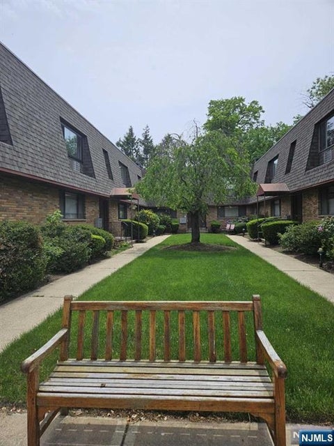 Photo of 162 Diamond Bridge Ave #11, Hawthorne, NJ 07506 (MLS # 26035312)