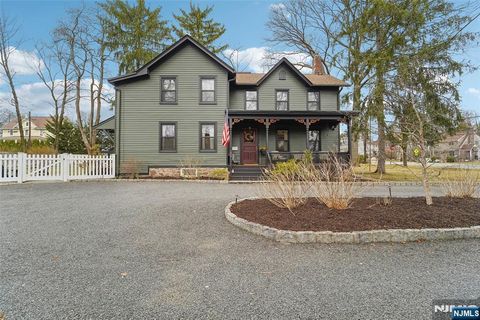 MLS: 25004799