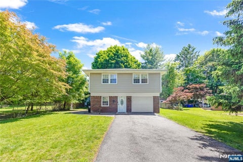 Photo of 33 Mattocks Pl, Closter, NJ 07624 (MLS # 26028944)