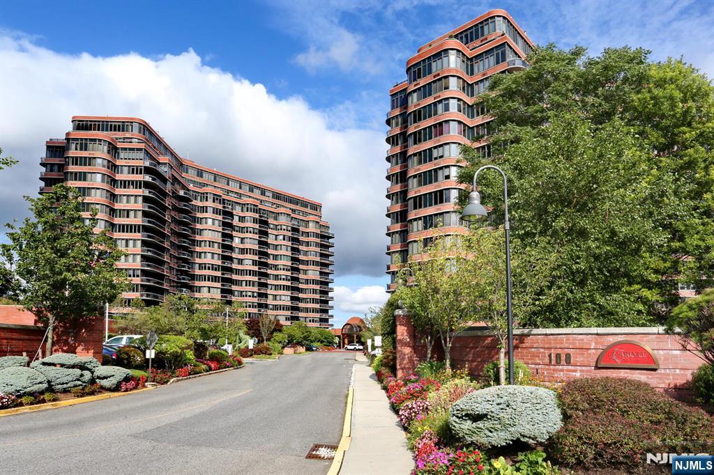 Property for Sale at 100 Carlyle Drive 10Ds, Cliffside Park, New Jersey - Bedrooms: 2 
Bathrooms: 3  - $850,000