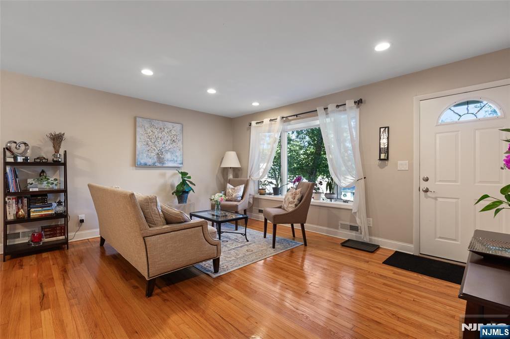 27 Minnehaha Boulevard