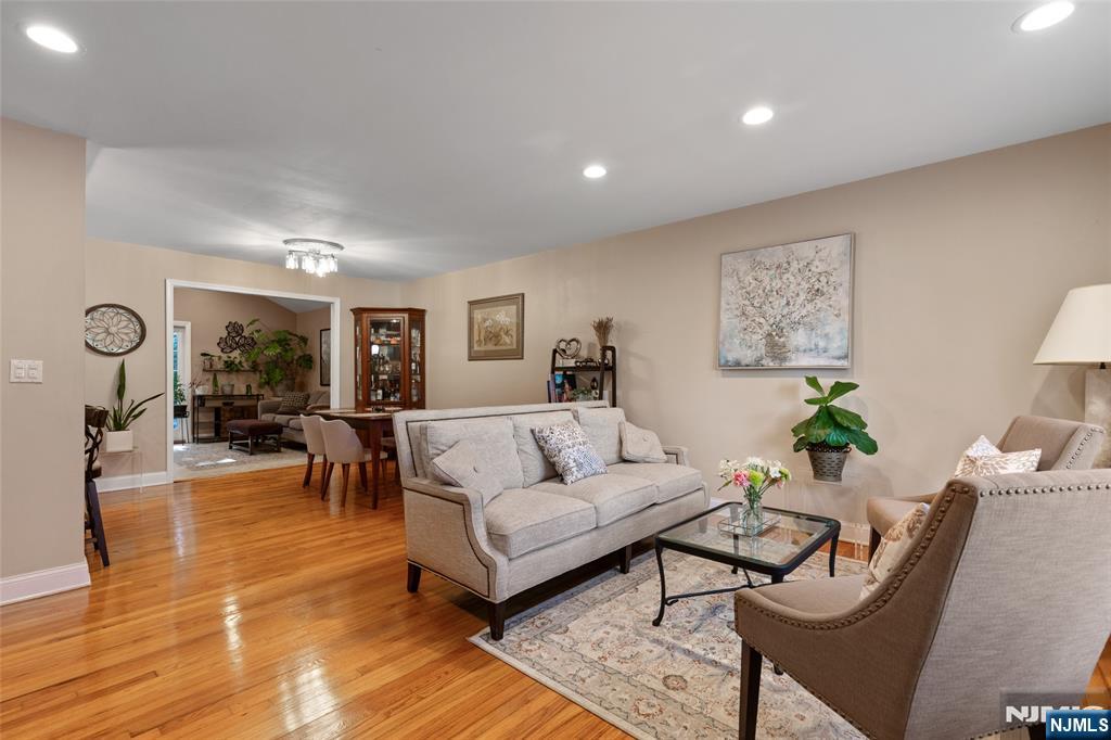27 Minnehaha Boulevard