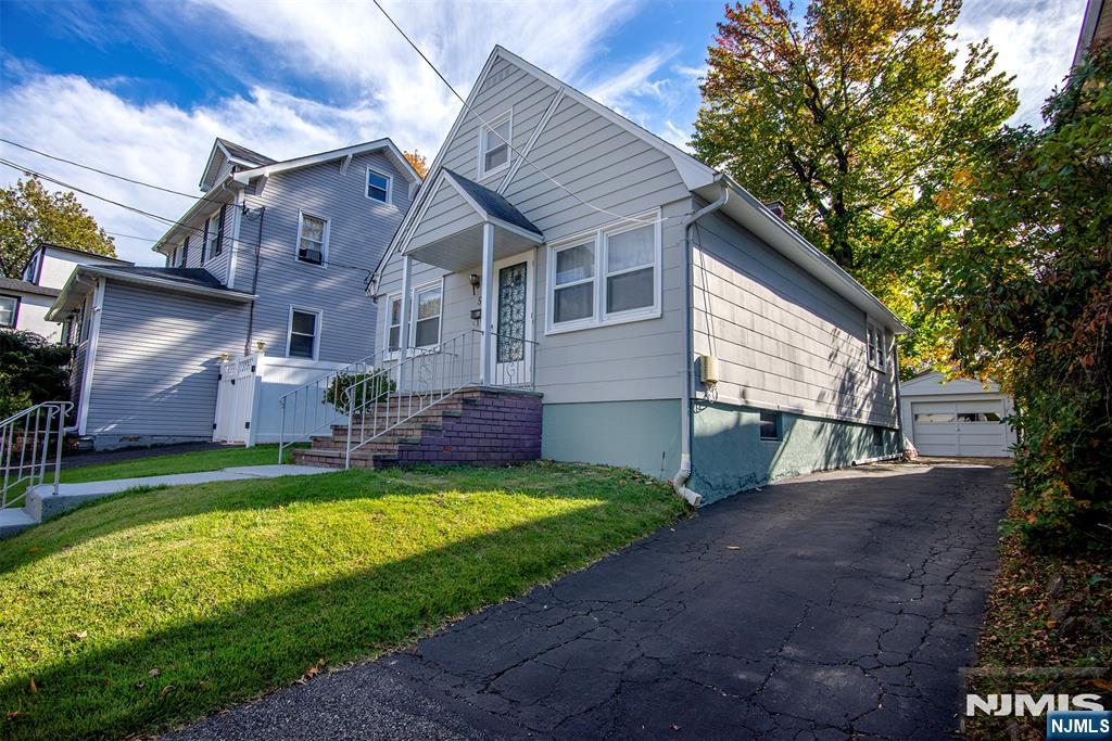 53 Sunnyside Avenue