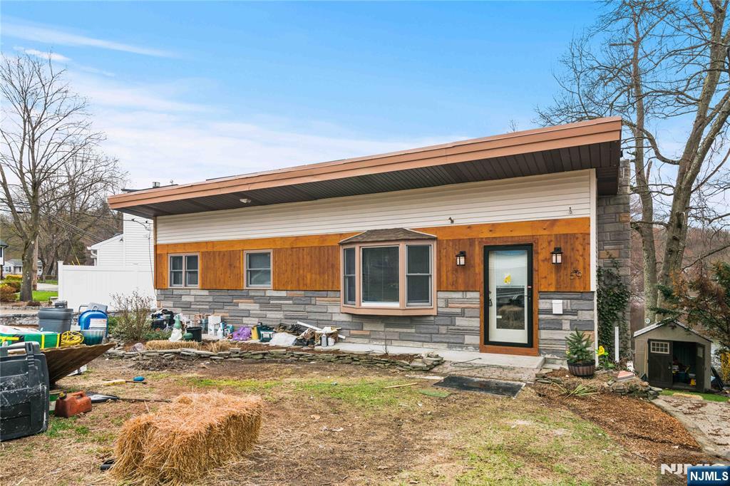 Property for Sale at 59 Skyline Lake Drive, Ringwood, New Jersey - Bedrooms: 3 
Bathrooms: 2 
Rooms: 5  - $525,000