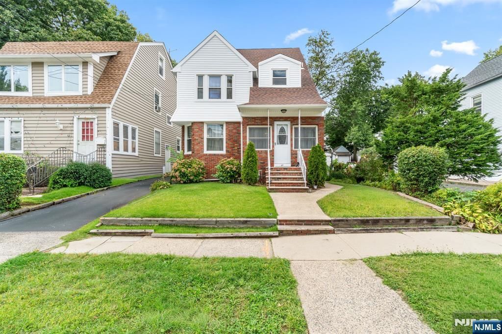 Photo of 64 Berkeley Avenue, Bloomfield, NJ 07003 (MLS # 25033617)