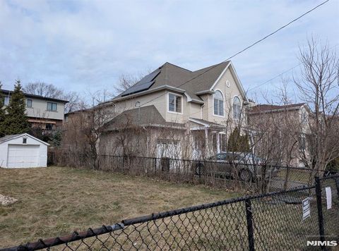 Photo of 2471 7th St, Fort Lee, NJ 07024 (MLS # 26009127)