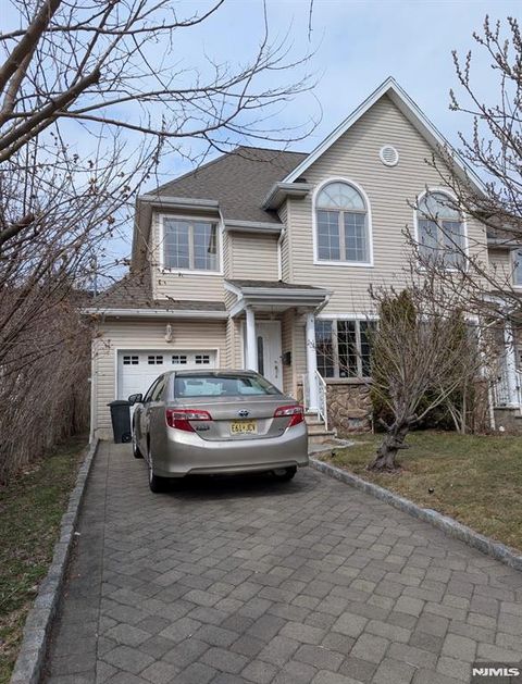 Photo of 2471 7th St, Fort Lee, NJ 07024 (MLS # 26009127)