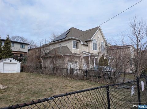 Photo of 2471 7th St, Fort Lee, NJ 07024 (MLS # 26009127)