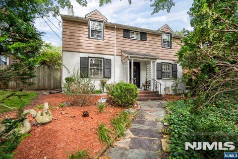 Photo of 81 Grayson Place, Teaneck, NJ 07666 (MLS # 26038229)