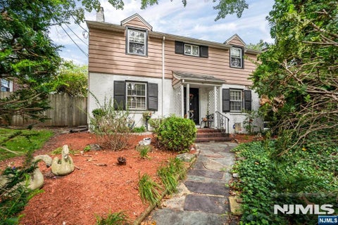 Photo of 81 Grayson Place, Teaneck, NJ 07666 (MLS # 26038229)