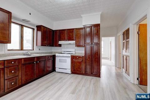 Photo of 58 Westervelt Ave #1, Hawthorne, NJ 07506 (MLS # 26012230)
