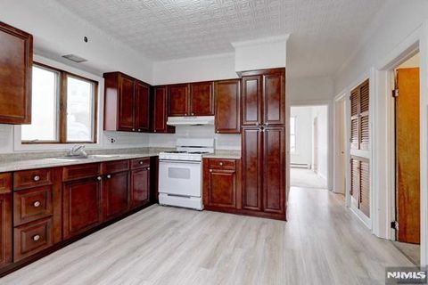 Photo of 58 Westervelt Ave #1, Hawthorne, NJ 07506 (MLS # 26012230)