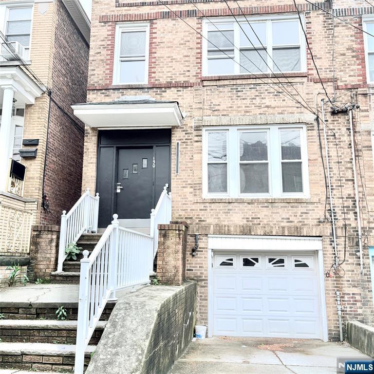 150 W 29th St, Bayonne, New Jersey - 5 Bedrooms  
2 Bathrooms  
11 Rooms - 