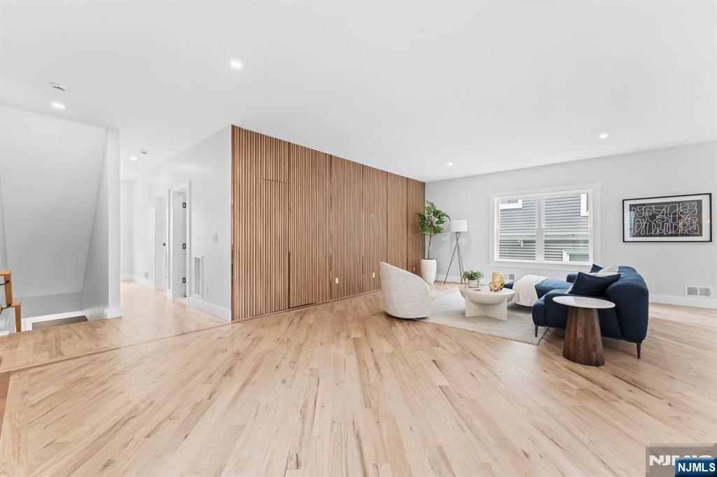 136 N 17th