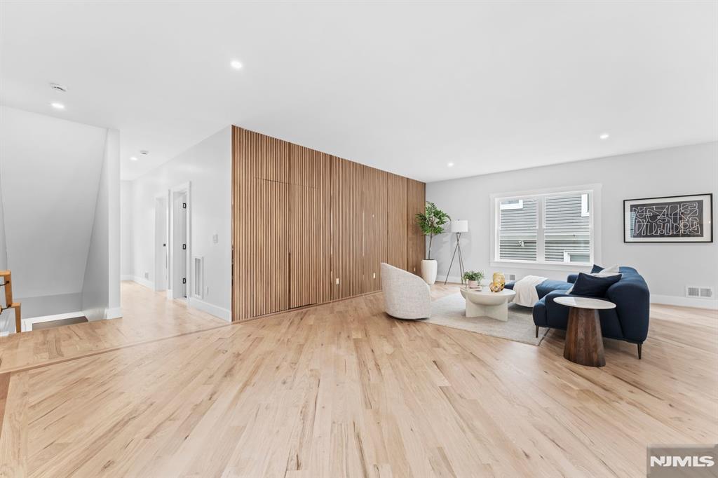 136 N 17th