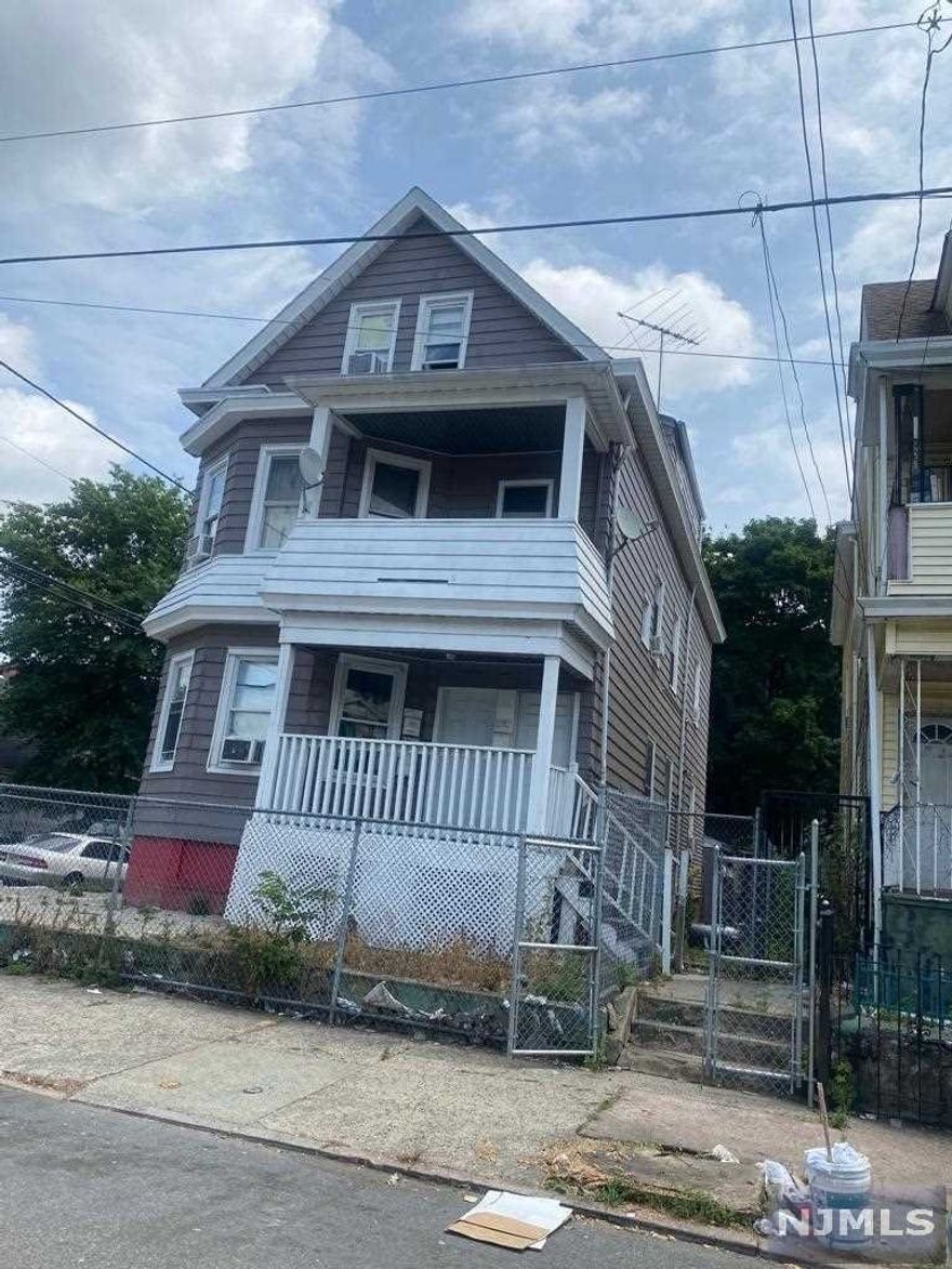 3 Legal 3 Family in the heart of Paterson. Fully rented its consisted of 14 rooms and 8 Bedrooms 3 Kitchens and 3 Baths. The garage is also rented for $500