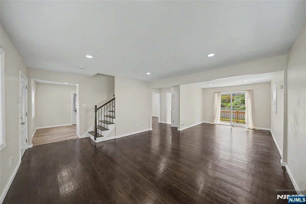 699 Bloomfield Avenue