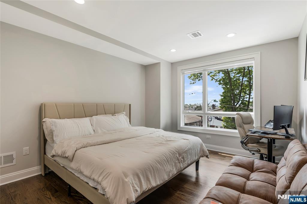 499 Sunset Terrace B