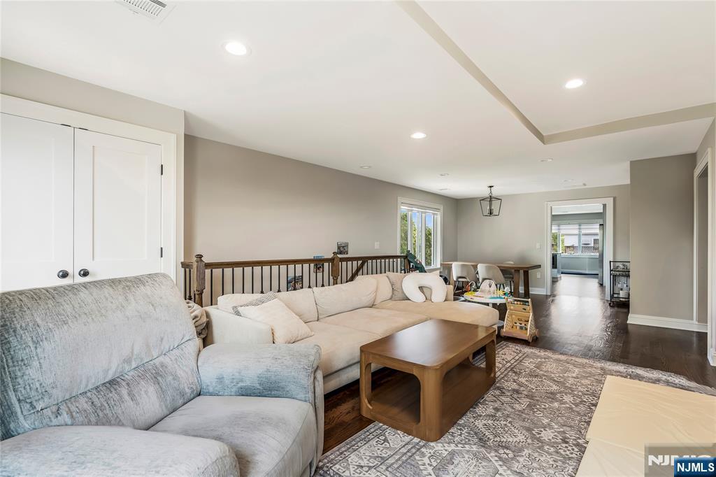 499 Sunset Terrace B