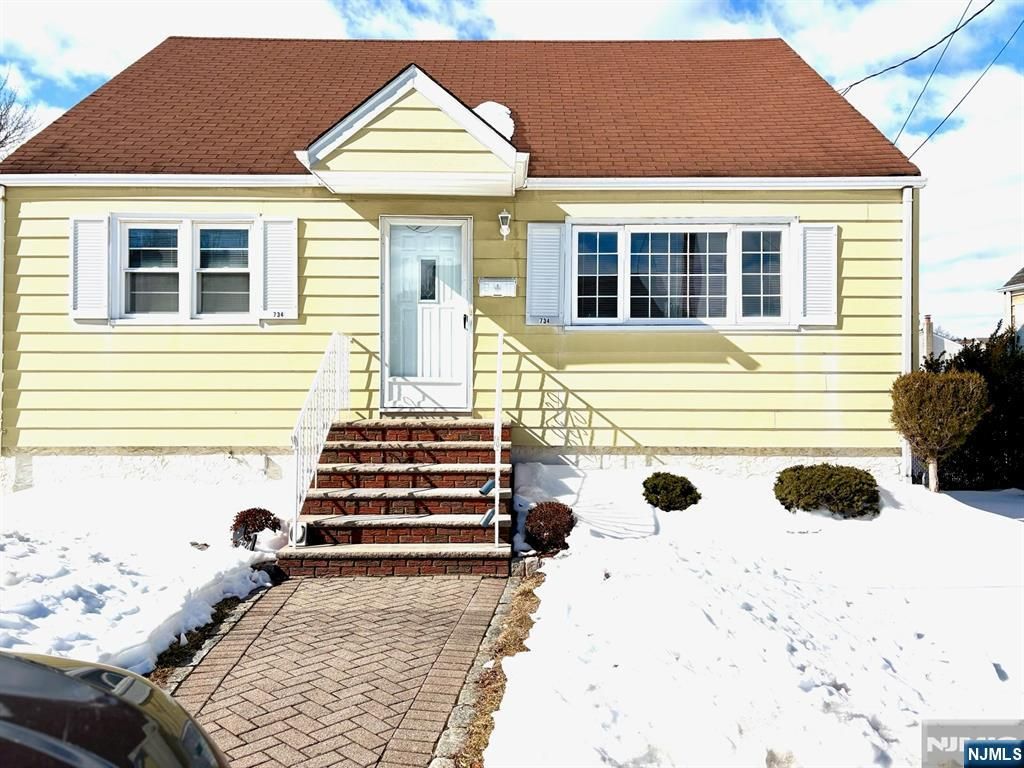 Photo of 734 Louise Court, Lyndhurst, NJ 07071 (MLS # 26004806)