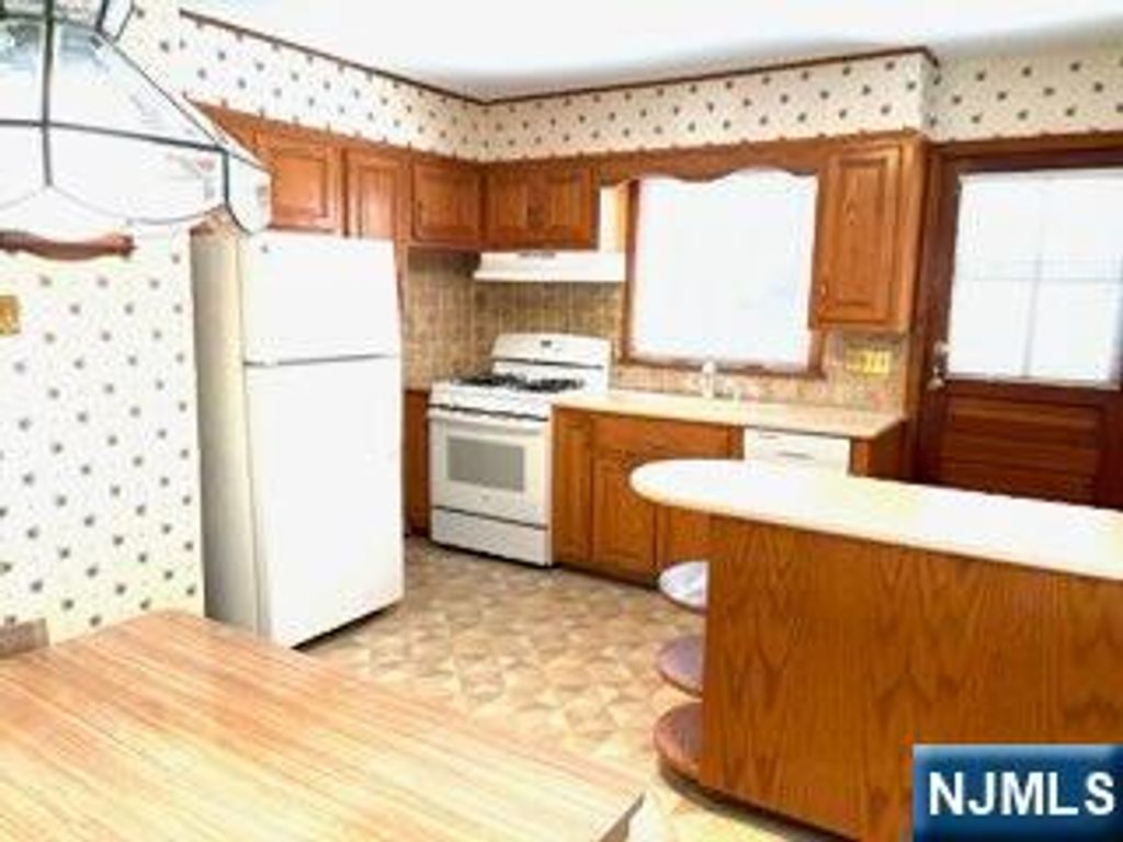 Photo of 734 Louise Court, Lyndhurst, NJ 07071 (MLS # 26004806)