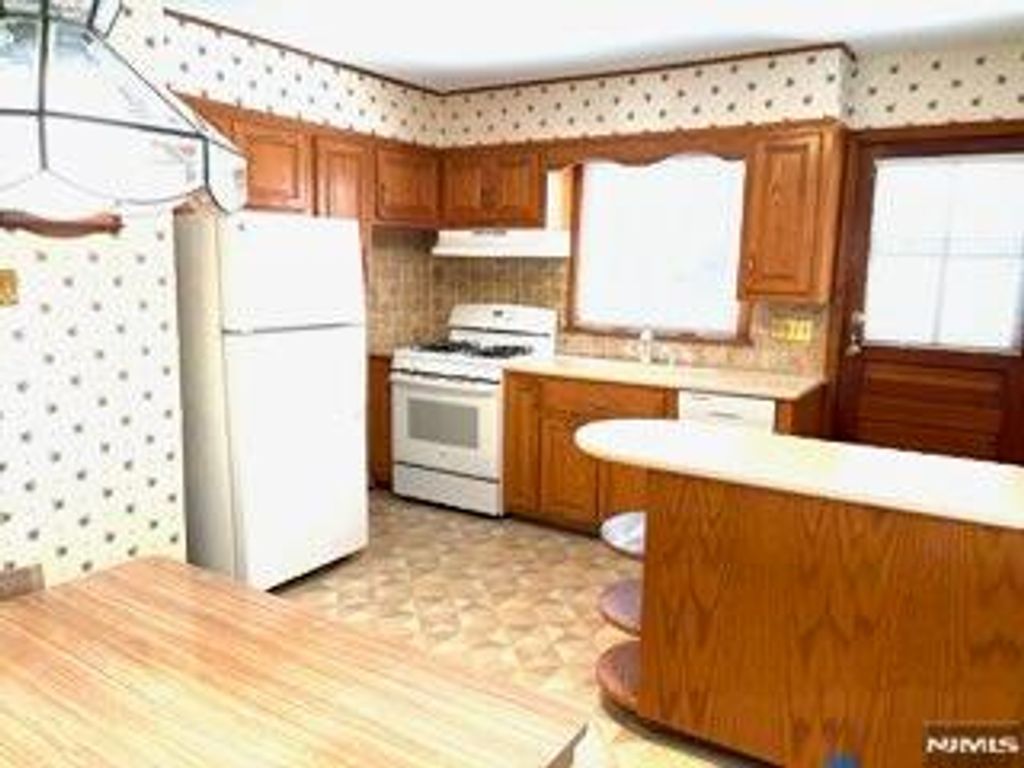 Photo of 734 Louise Court, Lyndhurst, NJ 07071 (MLS # 26004806)