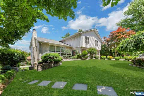 Photo of 38 Ash St, Englewood Cliffs, NJ 07632 (MLS # 26015689)