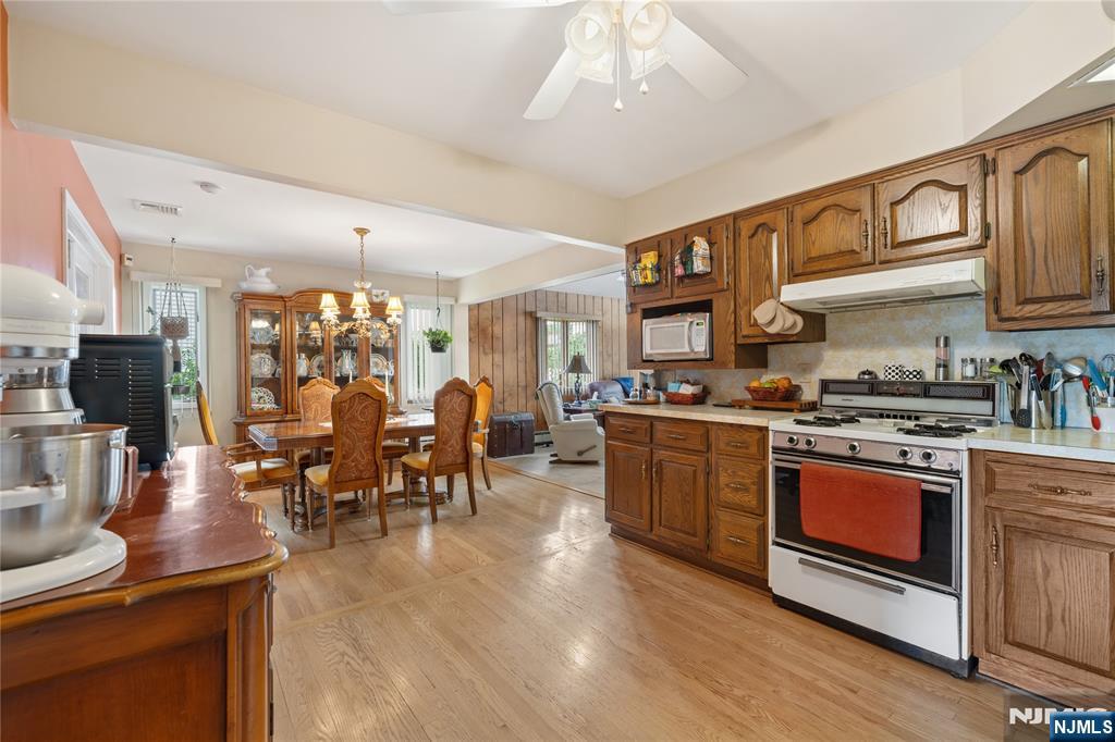 21 Ravine Avenue