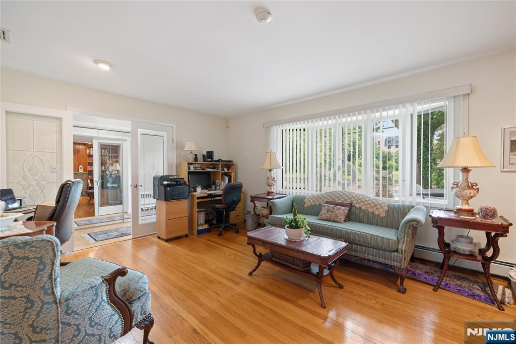 21 Ravine Avenue