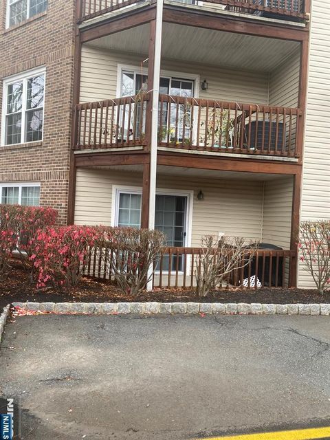 Photo of 1478 Westgate Dr, Fort Lee, NJ 07024 (MLS # 25040076)