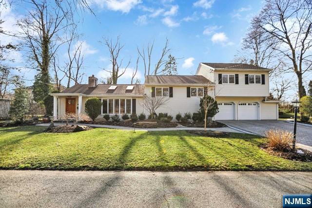 73 Glenwood Ave, Demarest, New Jersey - 4 Bedrooms  
3 Bathrooms  
8 Rooms - 