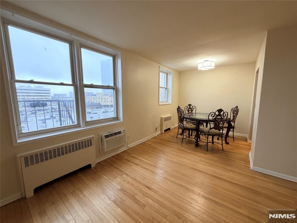 2160 Center Avenue 4R