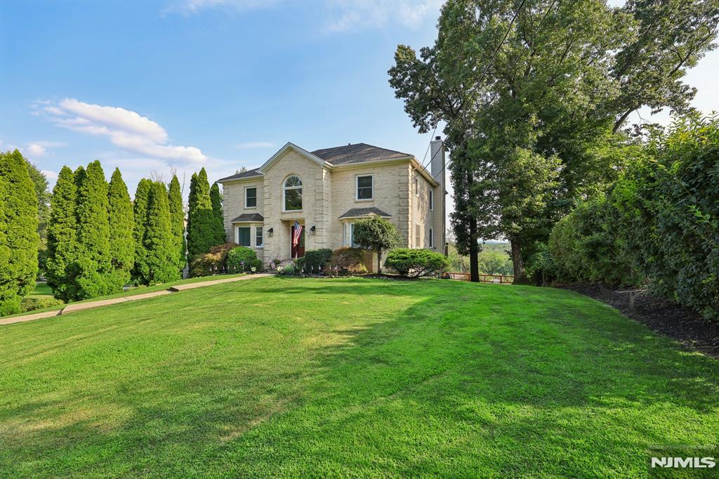 17 Rosenbrook Drive