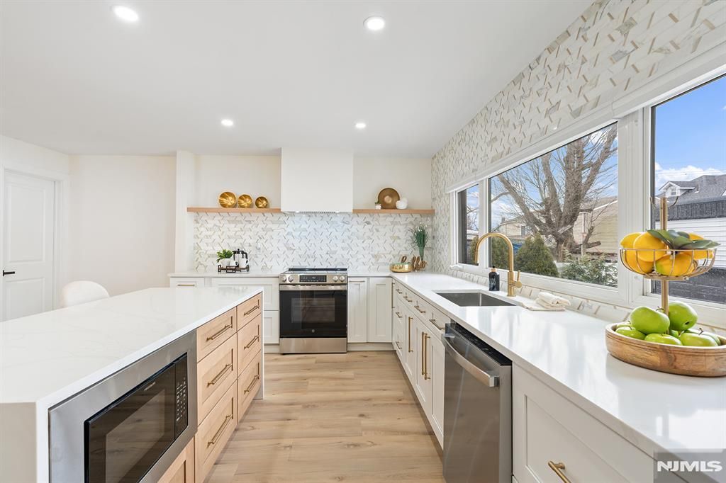 Photo of 290 Queen Anne Road, Teaneck, NJ 07666 (MLS # 26000779)