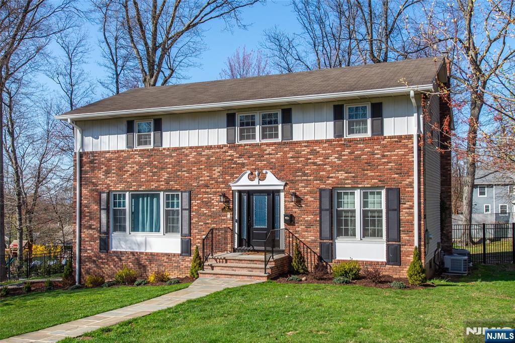 28 Lynwood Road, Cedar Grove, New Jersey - 4 Bedrooms  
3 Bathrooms  
10 Rooms - 