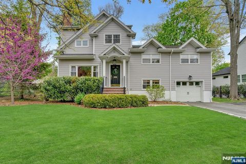 Photo of 96 Lakewood Avenue, Ho-Ho-Kus, NJ 07423 (MLS # 26008863)