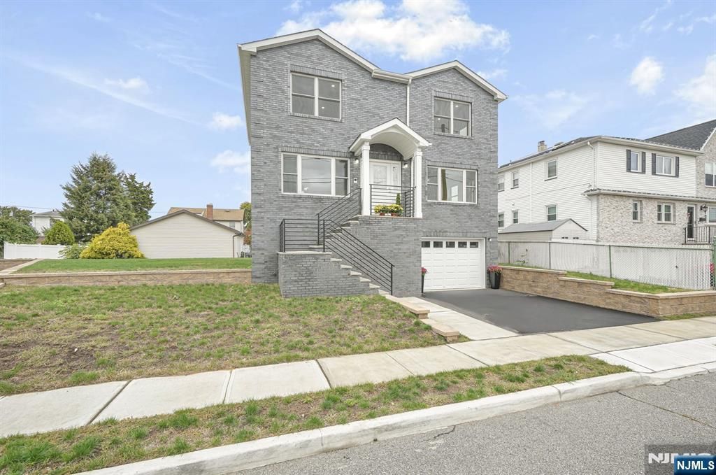 Photo of 510 Anthony Court, Lyndhurst, NJ 07071 (MLS # 25039110)