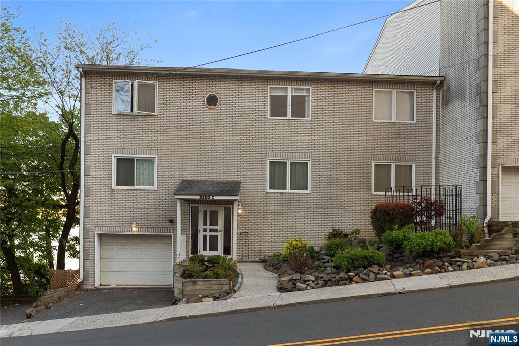 8200C Bulls Ferry Road 10