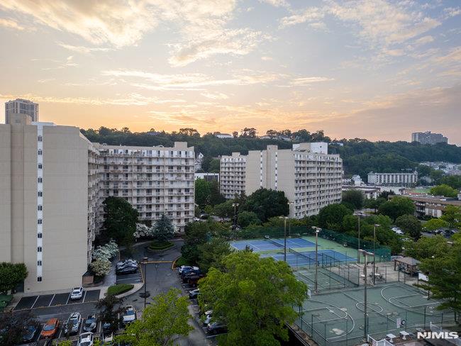 Rental Property at 1055 River Rd 901, Edgewater, New Jersey - Bedrooms: 2 
Bathrooms: 2 
Rooms: 5  - $3,850 MO.