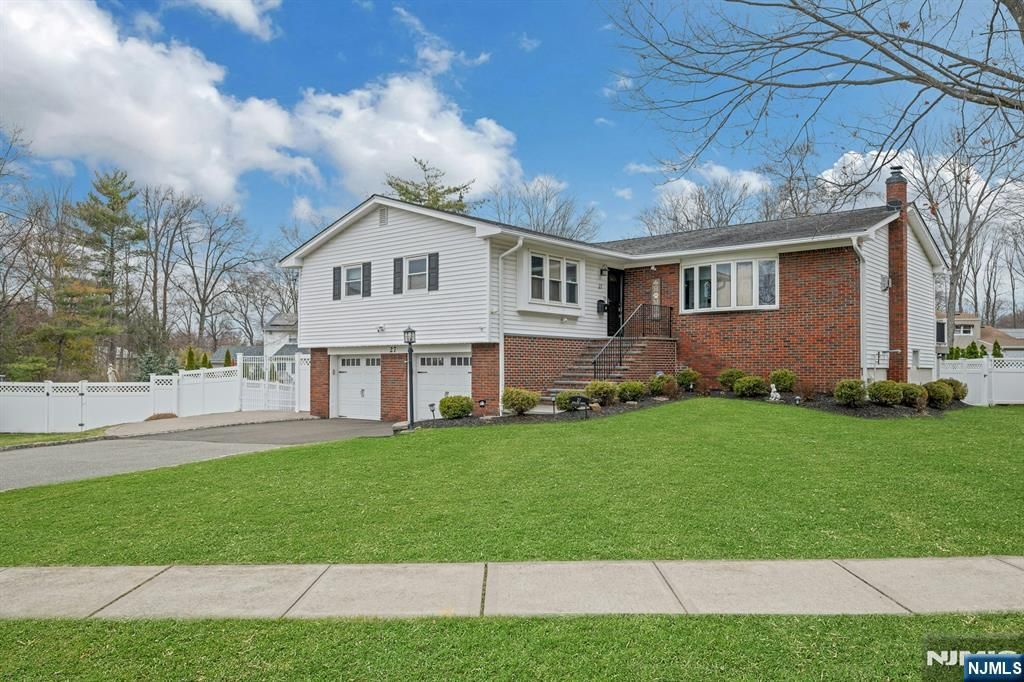 Photo of 27 Howland Circle, Caldwell, NJ 07006 (MLS # 26013772)