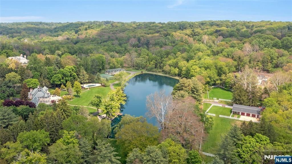 Photo of 116 E Saddle River Road, Saddle River, NJ 07458 (MLS # 26015860)