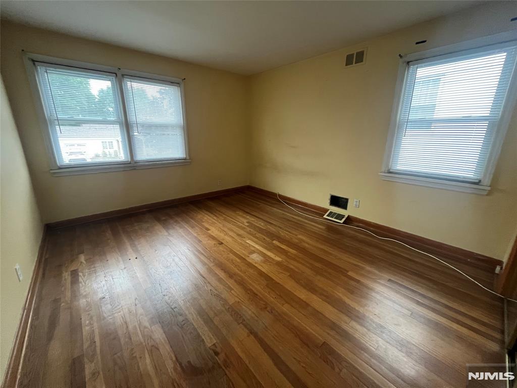 Wood Ridge, New Jersey 07075, United States, 3 Bedrooms Bedrooms, ,2 BathroomsBathrooms,Residential,Active,193916