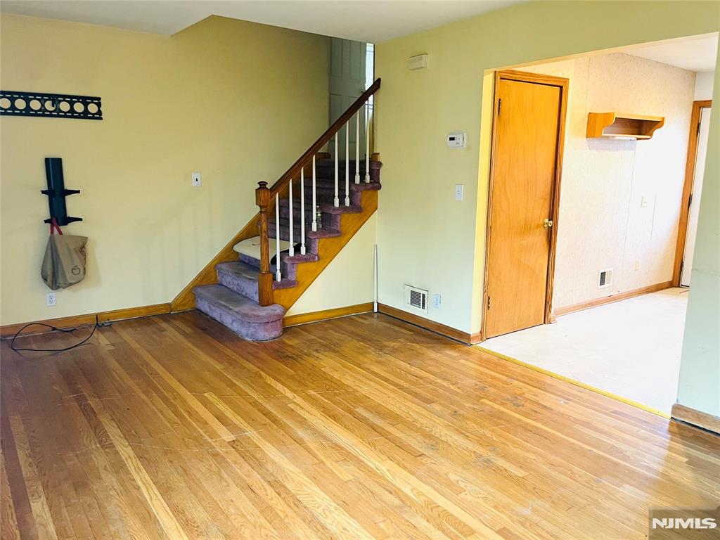 Wood Ridge, New Jersey 07075, United States, 3 Bedrooms Bedrooms, ,2 BathroomsBathrooms,Residential,Active,193916