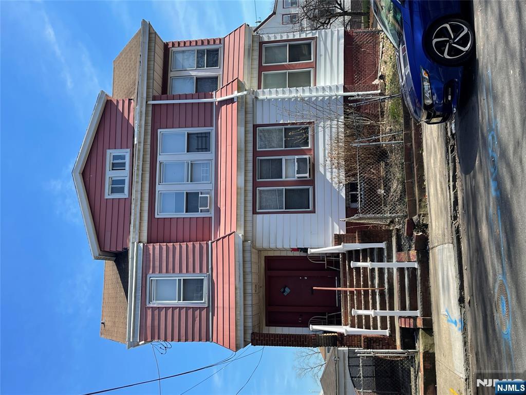 Property for Sale at 282 Ridgewood Ave, Newark, New Jersey - Bedrooms: 6 
Bathrooms: 4 
Rooms: 12  - $540,000